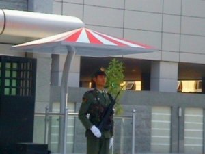 На посту солдат Народной Армии Китая