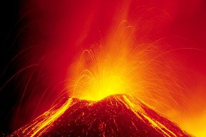 Извержение вулкана Этна, Италия